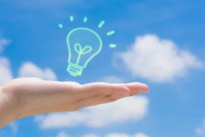 ひらめきを表した電球の画像